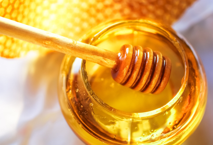 10-healthy-substitutes-of-white-sugar-honey