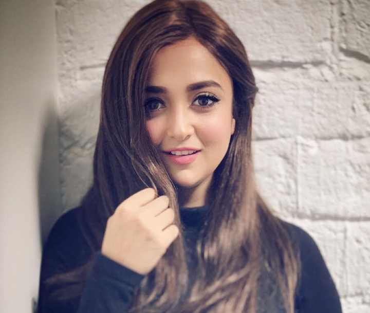 monali-thakur-top-14-bengali-singers-in-bollywood-with-magical-voices